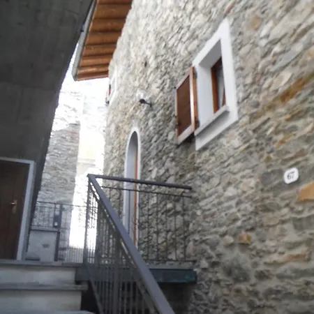 Village House Daire Gravedona