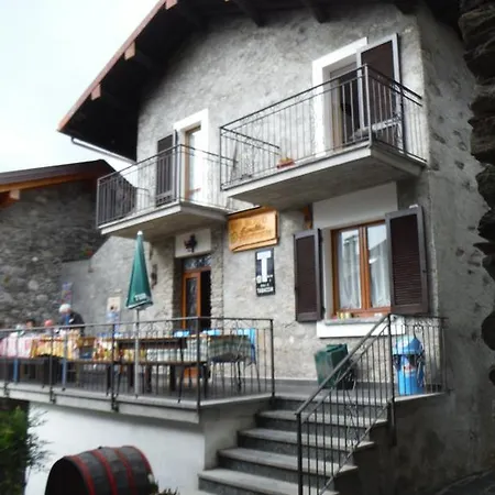 Village House Daire Gravedona